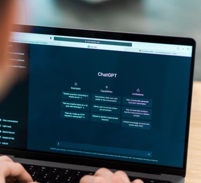 Complementa tu estrategia SEO con la optimización enfocado a aparecer en IA y LLMs